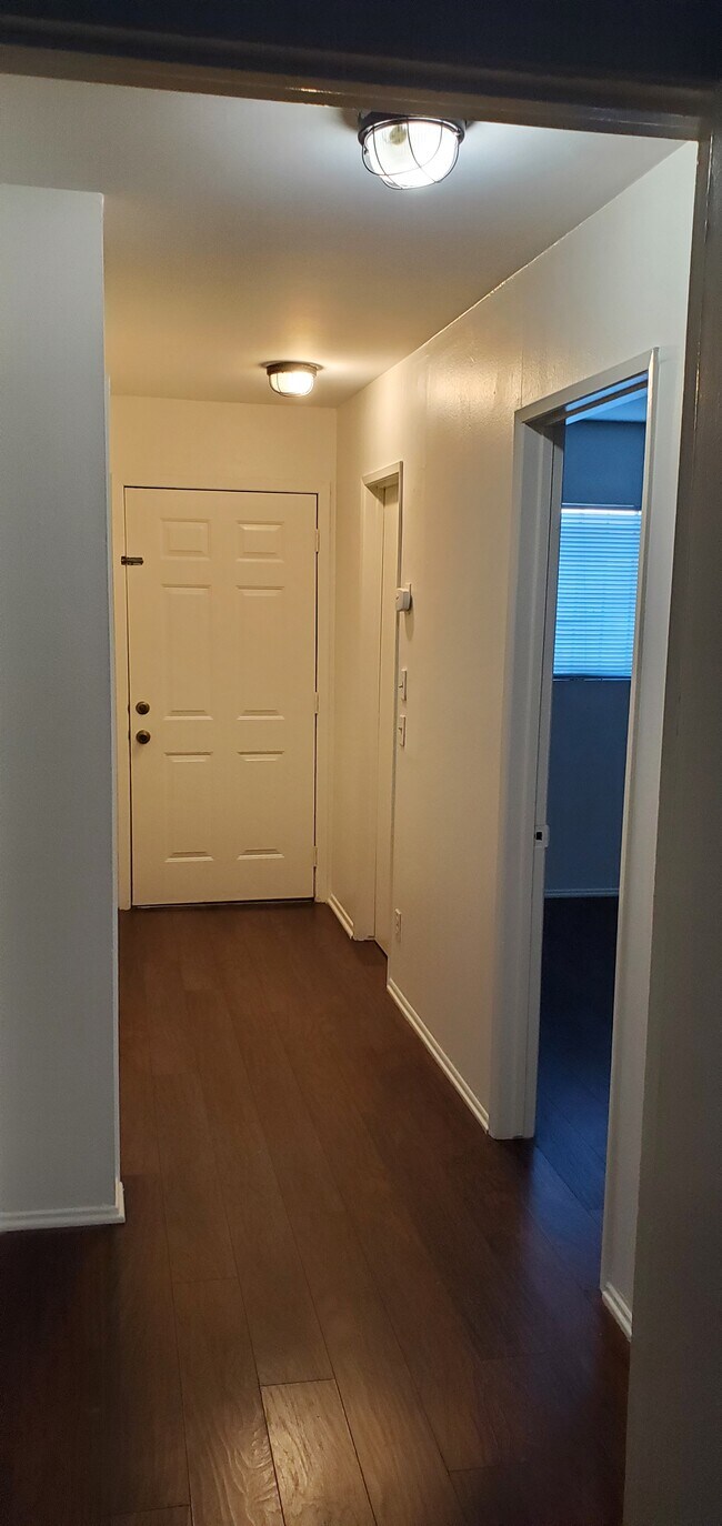 Building Photo - 1347 N Alvarado St