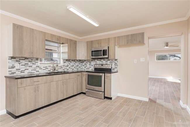 Building Photo - 22 N 8th St