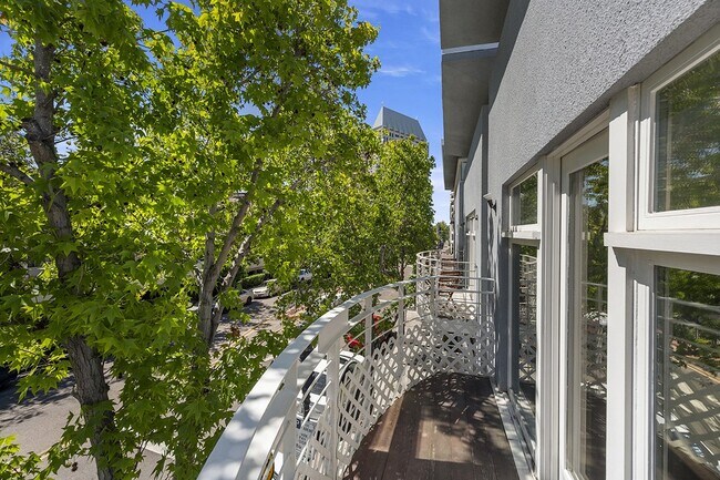 Building Photo - Modern 3 Bedroom Townhouse with Prime Location on Kettner Boulevard in San Diego