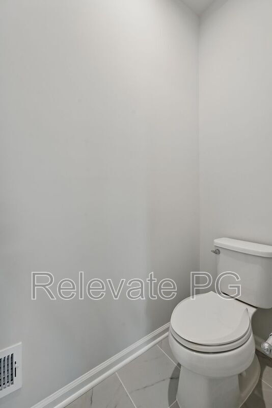 Building Photo - 636 Brookwood Glen Ter