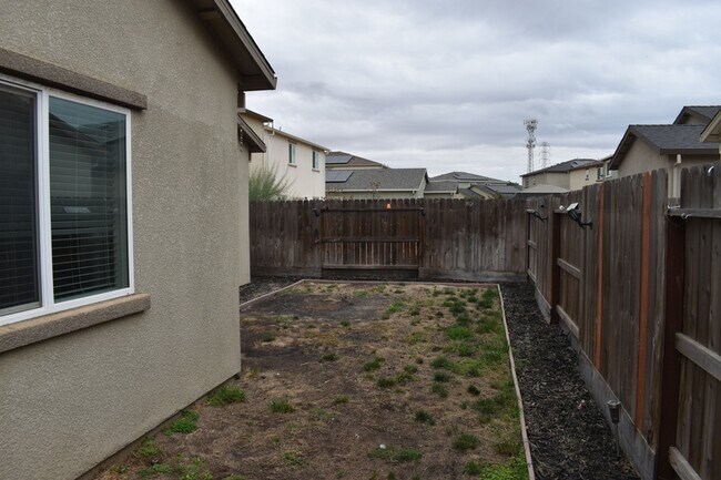 Building Photo - 662 Pegasus Dr