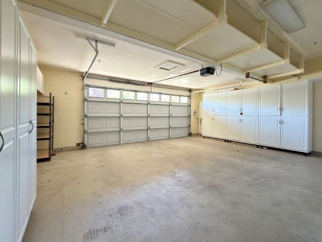 Building Photo - Coveted Napa Yacht Club 3 Bedrooms, 2 1/2 Bathrooms, w/ 1st Level Primary Bedroom/Bath