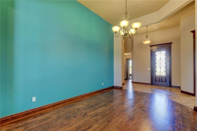 Building Photo - 9209 SW 30th St
