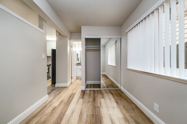 Building Photo - Fully remodeled studio apartment in gated ...