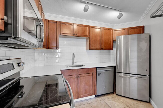 Building Photo - $1,645 - 1 Bed, 1 bath Condo in Denver wit...