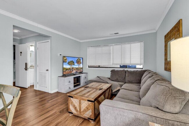 Building Photo - 202 75th Ave N