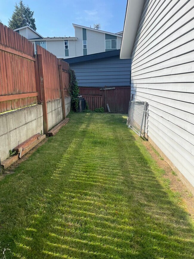 Building Photo - 2 BR/1.75 BA home in Edmonds