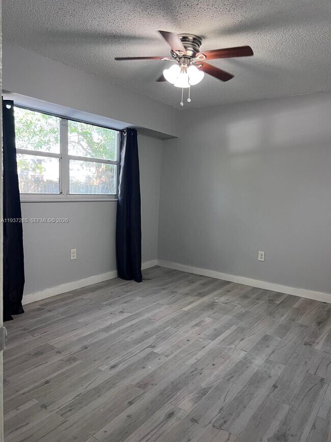 Building Photo - 7820 NE Bayshore Ct