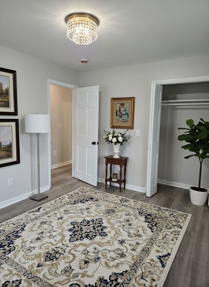 Building Photo - 10000 OH-736