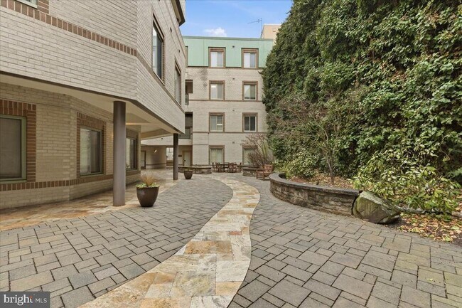 Building Photo - 2141 Wisconsin Ave NW