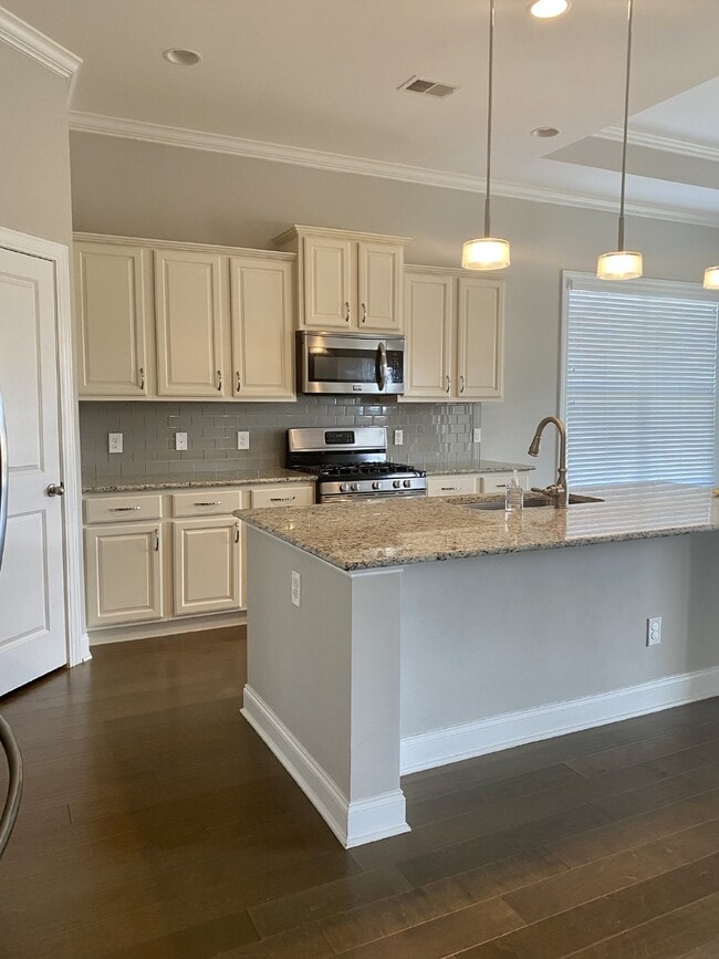 Building Photo - Stunning, Spacious Home in May River Preserve!