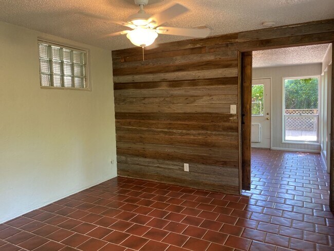 Building Photo - 3 Bed 1 Bath w/ 1 car garage West-Side Fort Collins Ranch