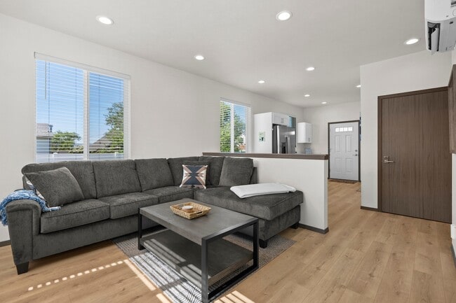 Building Photo - NEWLY RENOVATED 2 BEDROOM HOME.