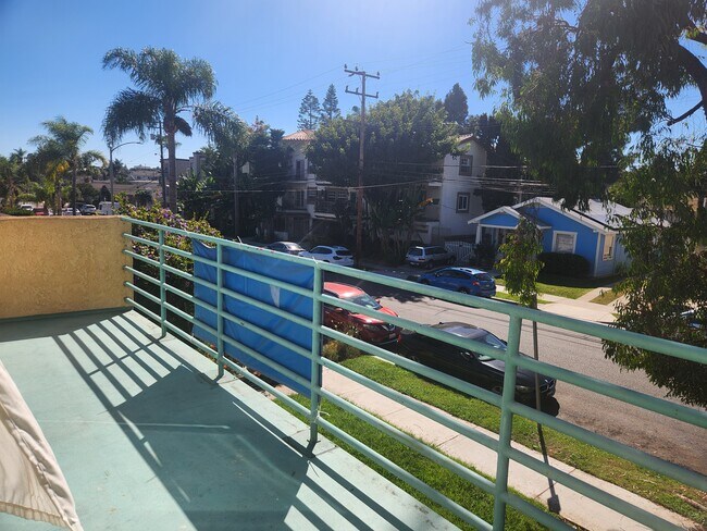 Building Photo - 1208 Roswell Ave