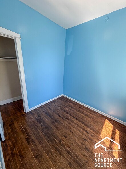 Building Photo - 1426 S Avers Ave