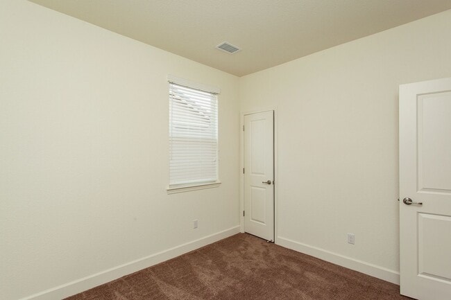 Building Photo - 2032 Frst Grv Ln