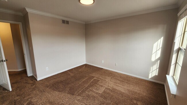 Building Photo - 1574 Kessler Ave