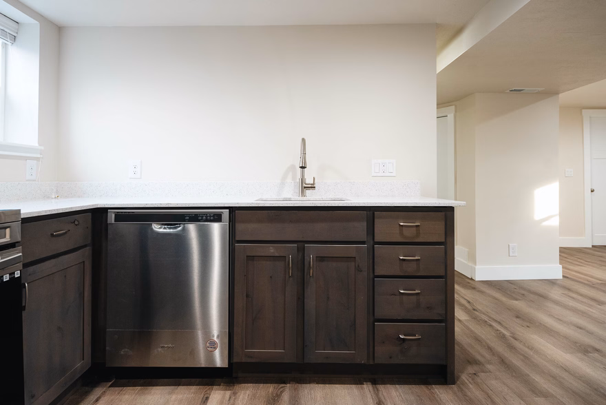 APT B - 259 E Herbert Ave