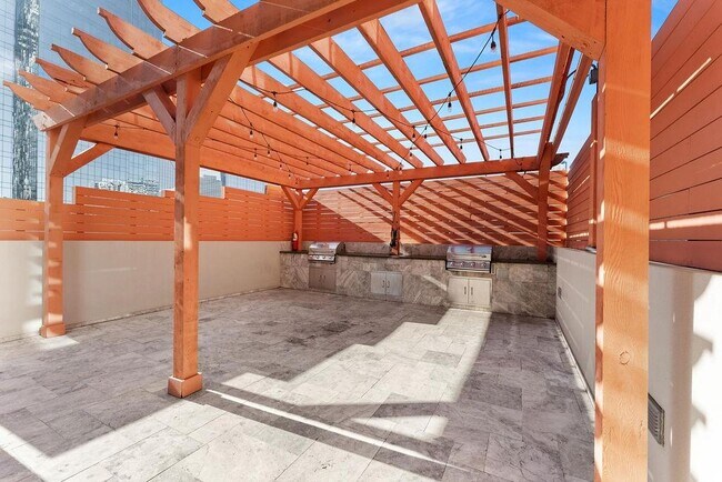 Building Photo - 3338 Peachtree Rd NE