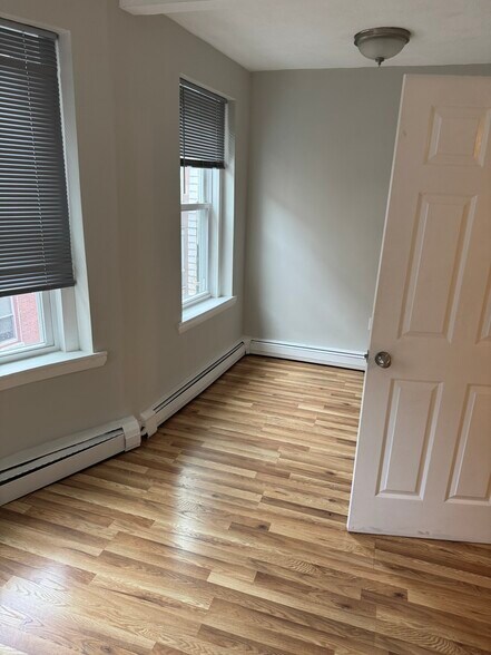 Building Photo - 165 Winthrop Rd