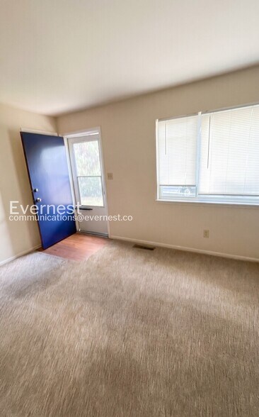 Building Photo - 4203 Goldenrod Dr