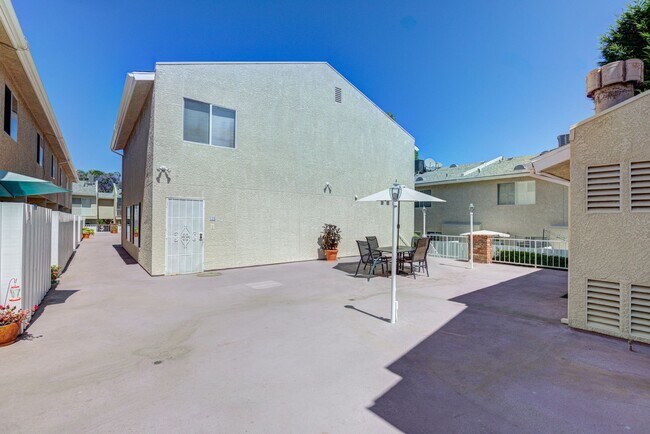 Building Photo - 4558 Willis Ave