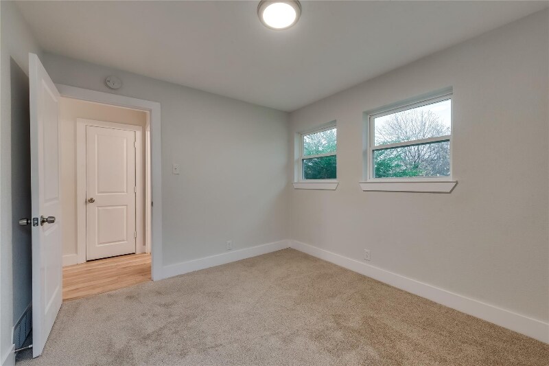 Building Photo - 1506 Hillcrest Dr