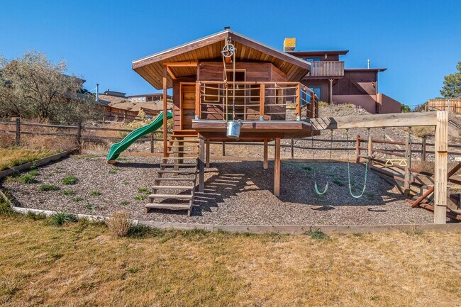 Building Photo - Charming 3-Bedroom Family Home in Orchard Mesa with Incredible Views!!!