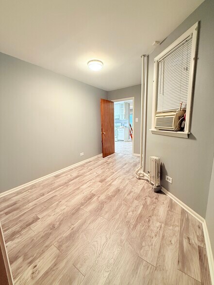 Building Photo - 1123 W Webster Ave