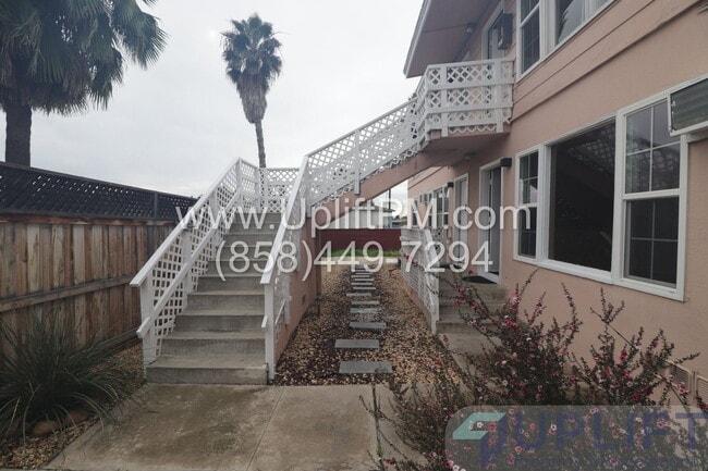 Building Photo - 4831 Castle Ave