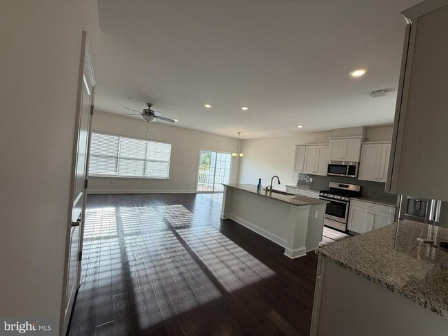Building Photo - 137 Golden Vale Dr