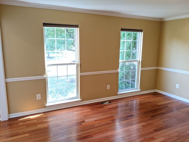 Building Photo - 403 McClellan Dr