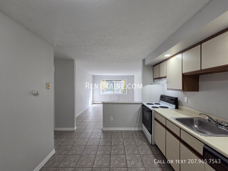 Building Photo - 20 Tall Pines Dr