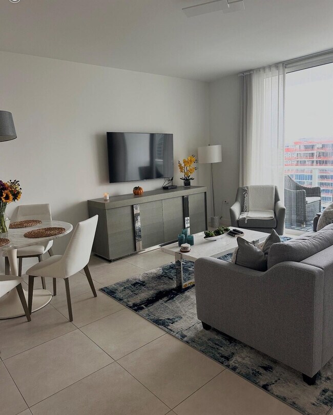 Building Photo - 401 N Birch Rd