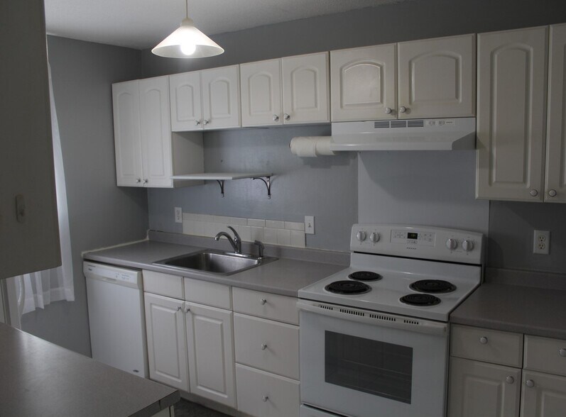 Building Photo - 10 Village Brook Ln