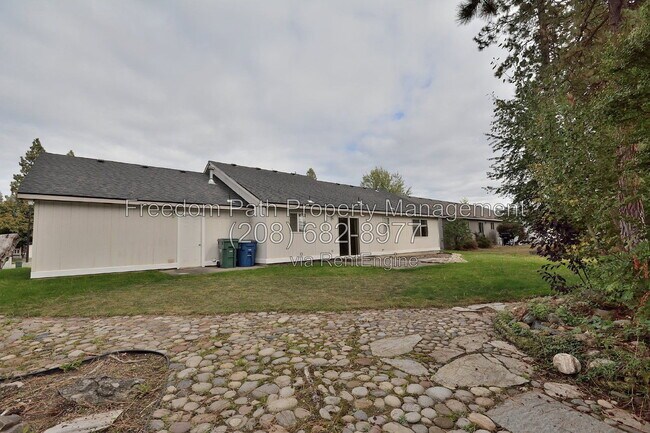 Building Photo - 500 E Sand Wedge Dr