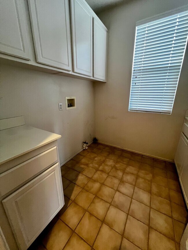 Building Photo - Spacious 4-Bedroom Murrieta Home with Loft & 3-Car Garage