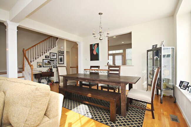 Building Photo - Pet Friendly Mill Creek Village Townhome