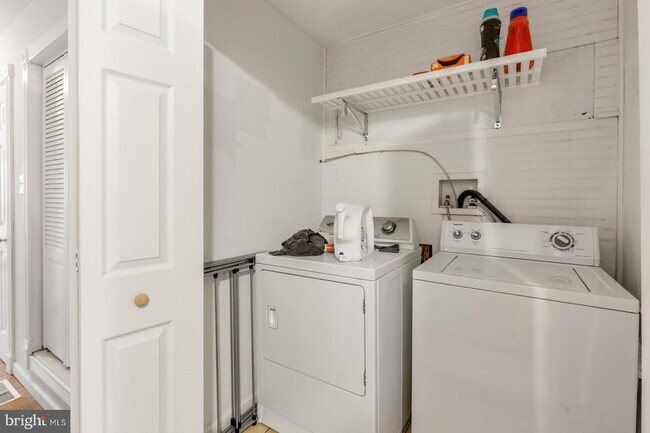 Building Photo - 920 S 16th St