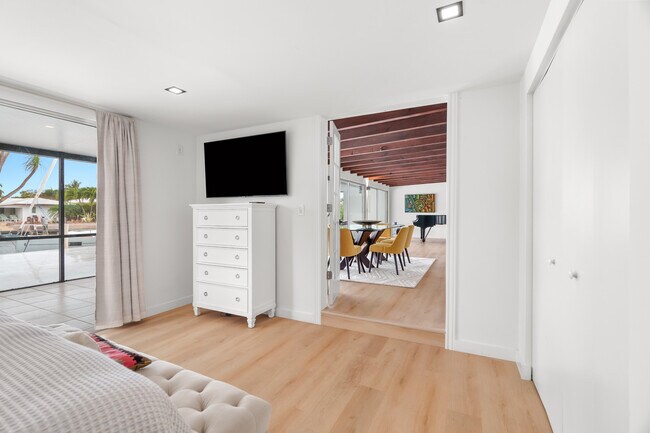 Building Photo - 273 Tropic Dr