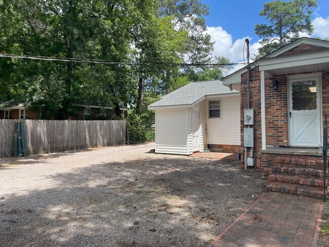 Building Photo - 106 Silver Bluff Rd