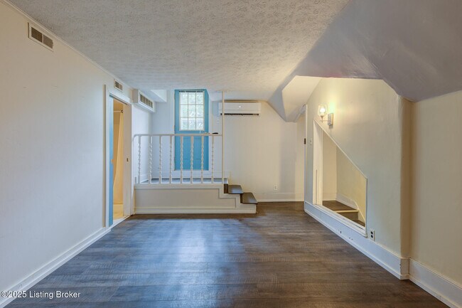 Building Photo - 1422 Highland Ave