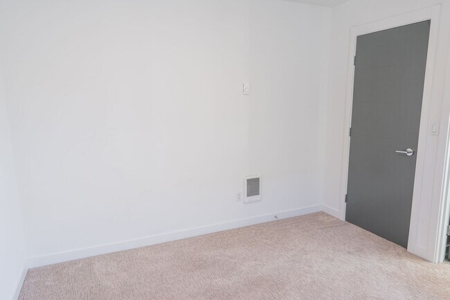 Building Photo - 2614 SW Genesee St