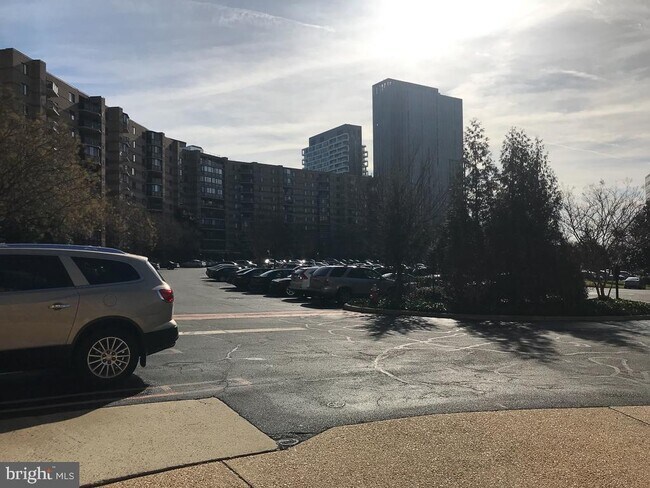 Building Photo - 8350 Greensboro Dr