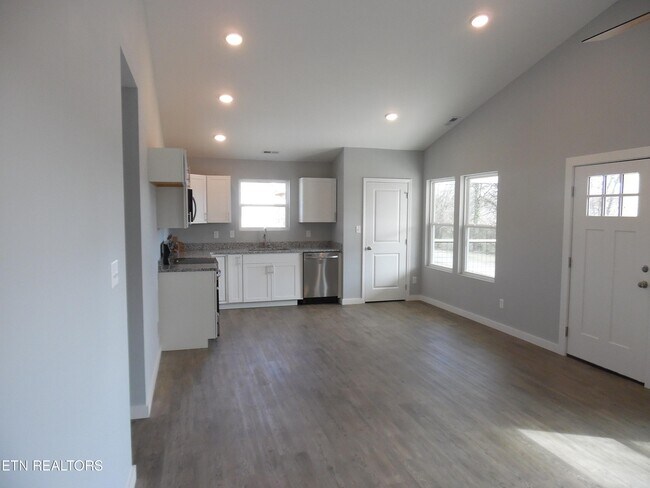 Building Photo - 3615 Lyle Ave