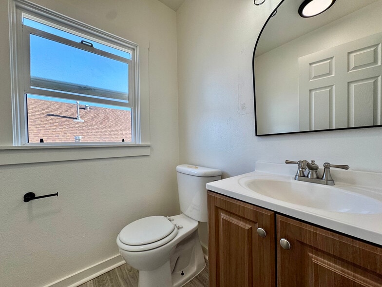 Building Photo - 695 30th St