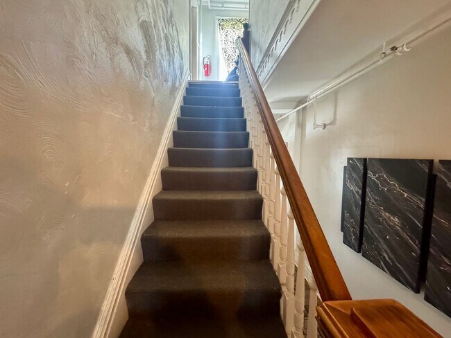 Building Photo - 4451 Highridge St