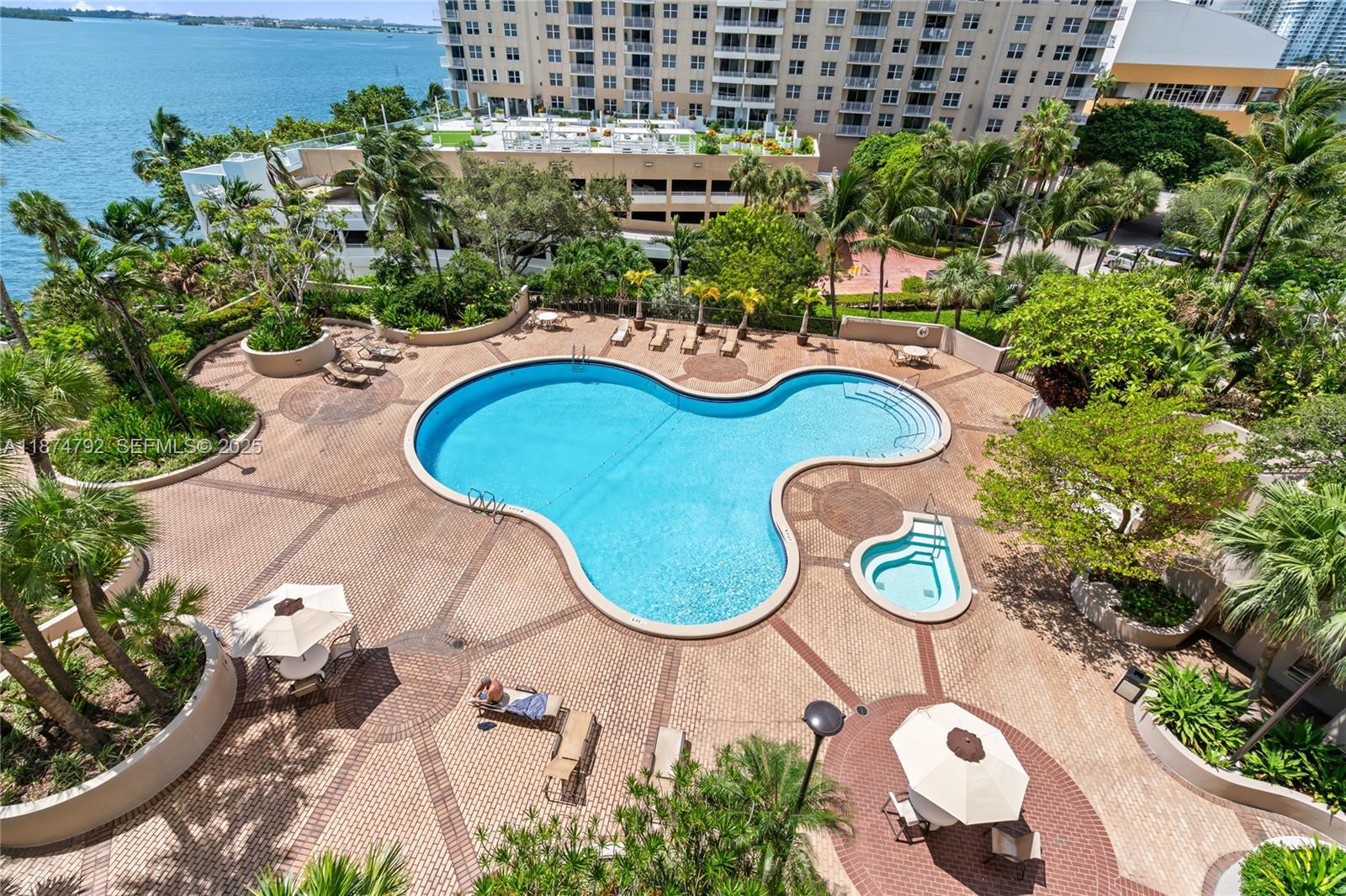 Building Photo - 520 Brickell Key Dr