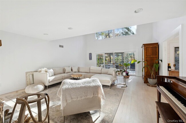 Building Photo - 6 Woodland Way