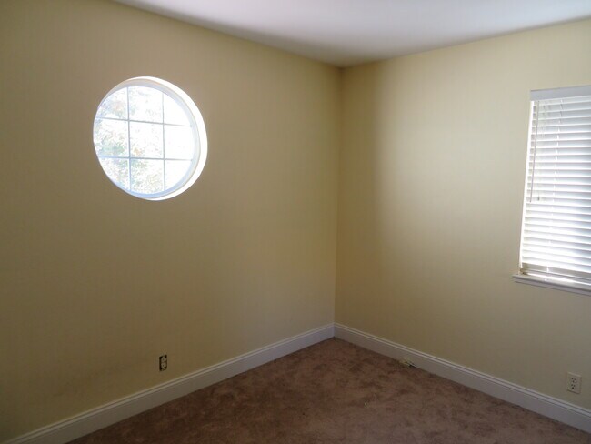 Building Photo - 3212 Bear Creek Dr